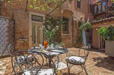 House in Venice - Tintoretto